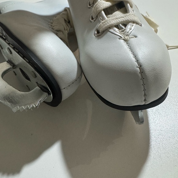 White Ice Skates for Women - Picture 4 of 12